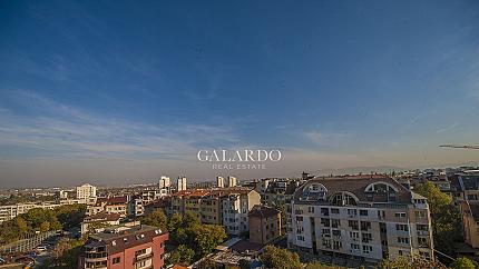 Апартамент с три спални и прекрасни гледки към столицата