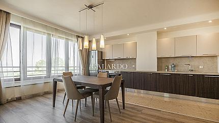 Отлично обзаведен апартамент с три спални до Киноцентъра, кв. Бояна