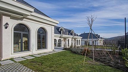 Просторна къща в луксозен затворен комплекс в Драгалевци