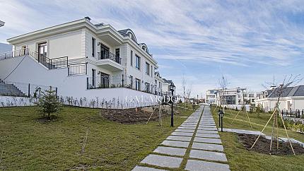 Просторна къща в луксозен затворен комплекс в Драгалевци