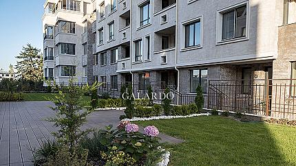 Тристайно жилище в затворен комплекс