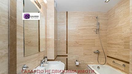 Апартамент в луксозна сграда до х-л Маринела