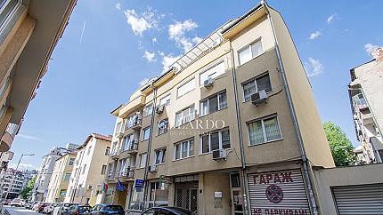 Партерен апартамент с 3 спални и просторна тераса
