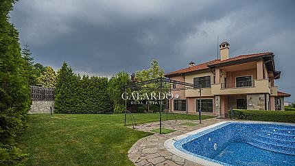 Family house with a living pool  in gated complex in Dragalevtzi distric