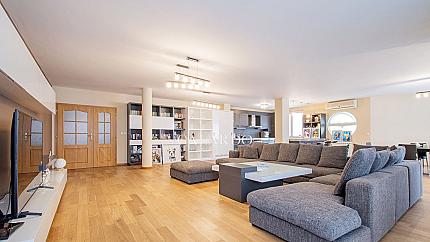 Просторен четиристаен апартамент в кв. Витоша