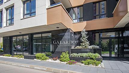 Functional office in a new building with an excellent location.