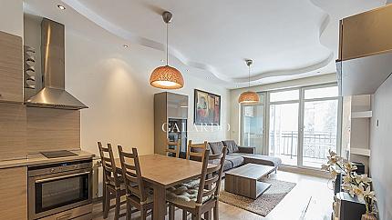 Cozy one-bedroom apartment on Gladstone Str.
