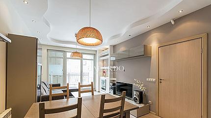 Cozy one-bedroom apartment on Gladstone Str.