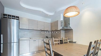 Cozy one-bedroom apartment on Gladstone Str.