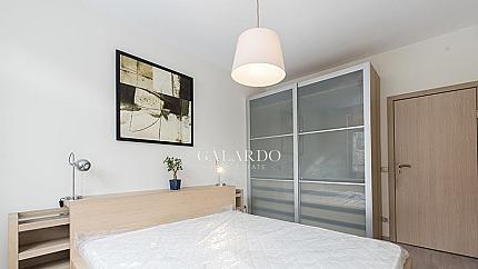 Cozy one-bedroom apartment on Gladstone Str.