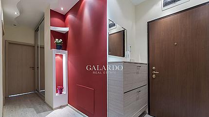 Cozy one-bedroom apartment on Gladstone Str.