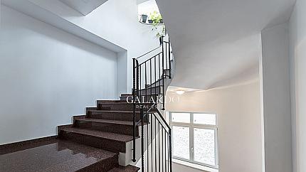 Cozy one-bedroom apartment on Gladstone Str.