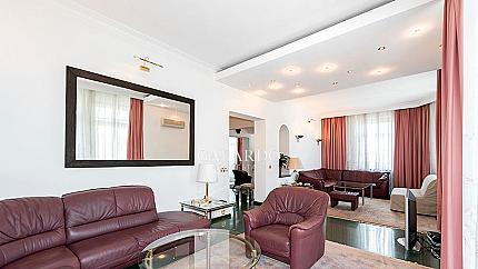 Spacious apartment  near the Levski monument
