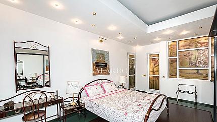 Spacious apartment  near the Levski monument