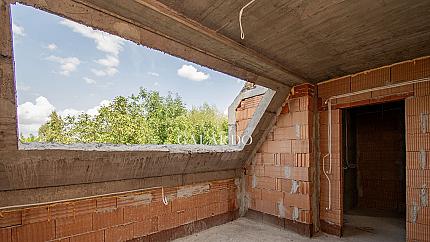 A new single-family house with its own yard in a gated complex in Simeonovo quarter