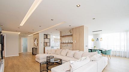Furnished apartment with 3 bedrooms and 2 parking spaces in a gated complex