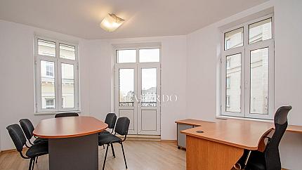 Office in the ideal center