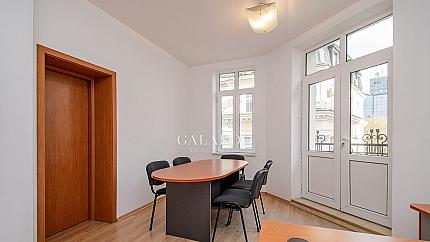 Office in the ideal center