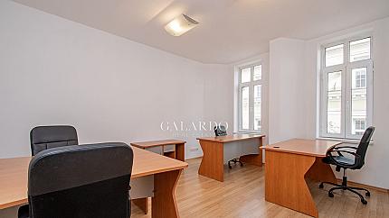 Office in the ideal center