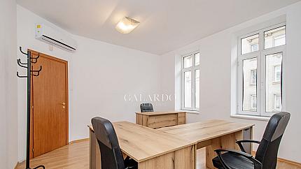 Office in the ideal center