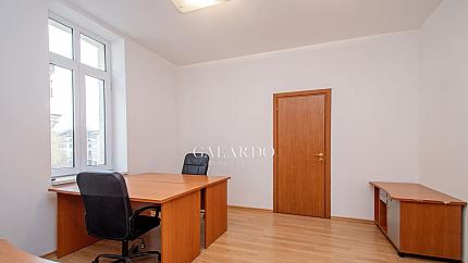 Office in the ideal center
