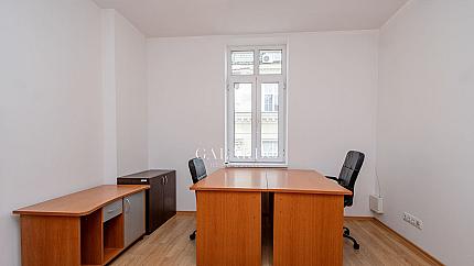 Office in the ideal center
