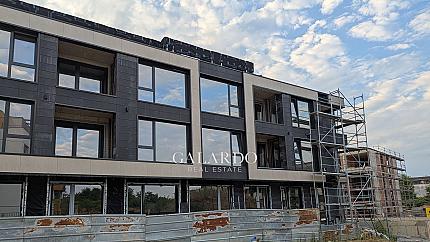 Стилен 2-стаен апартамент със собствен двор в  кв. Малинова долина