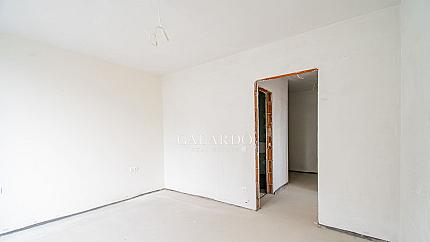 Двустаен апартамент със собствен двор в SouthEnd Residence
