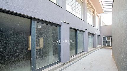 Commercial premises on two levels