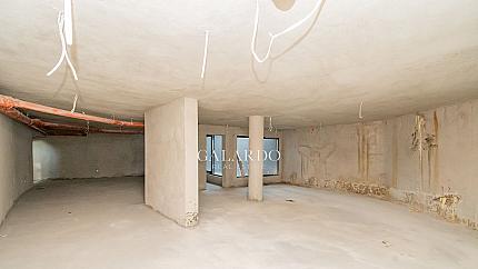 Commercial premises on two levels
