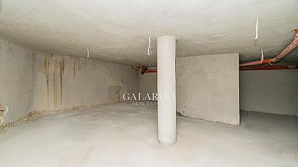 Commercial premises on two levels