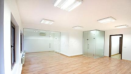 Офис в представителна сграда до Съдебната палата