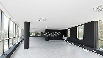 Spacious, bright office, close to Mall-Paradise