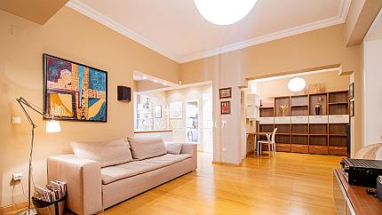 Two-bedroom apartment close to "Oborishte" street