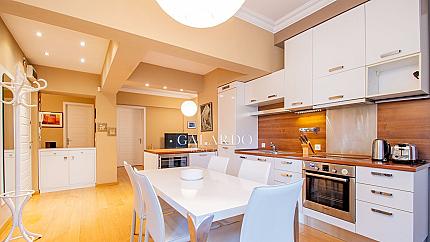 Two-bedroom apartment close to "Oborishte" street