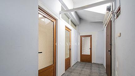 Многостаен апартамент с голяма тераса близо до Паметника Левски, Център