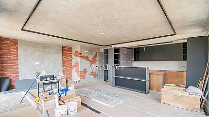 Изключителен просторен апартамент в бутиков комплекс