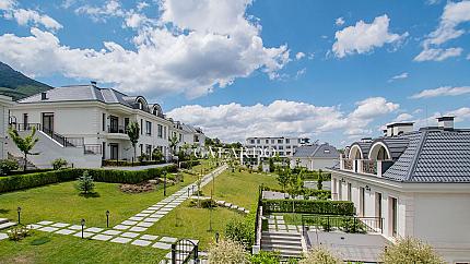 Two-bedroom apartment in a gated complex with a swimming pool at the foot of Vitosha Mountain