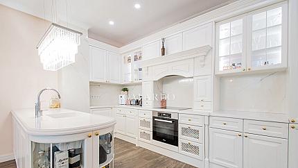 Exceptional spacious 3 bedroom property in a prestigious complex