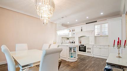 Exceptional spacious 3 bedroom property in a prestigious complex