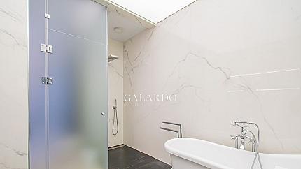 Exceptional spacious 3 bedroom property in a prestigious complex