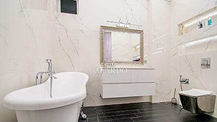 Exceptional spacious 3 bedroom property in a prestigious complex