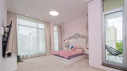 Exceptional spacious 3 bedroom property in a prestigious complex