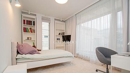 Exceptional spacious 3 bedroom property in a prestigious complex