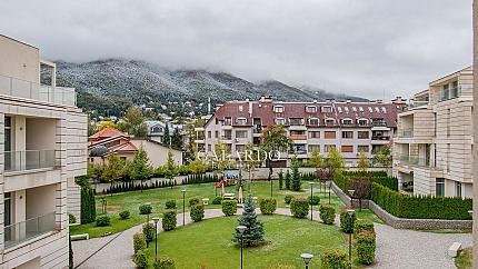 Exceptional spacious 3 bedroom property in a prestigious complex
