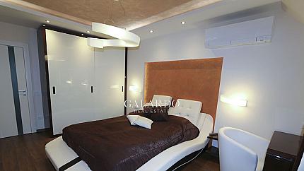 Luxury two-bedrooms apartment in the Center
