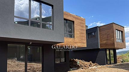 Самостоятелна модерна къща в близост до парк "Камбаните"