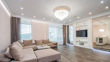 Exceptional spacious 3 bedroom property in a prestigious complex