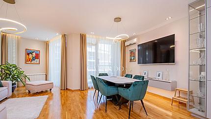 Beautiful furnished 3-bedroom apartment in an iconic building