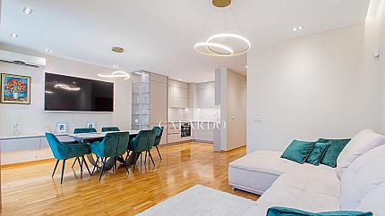 Beautiful furnished 3-bedroom apartment in an iconic building